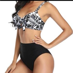 Tempt Me 2-Piece Black White Print Bikini Swimsuit Bikini Women’s Medium NWT